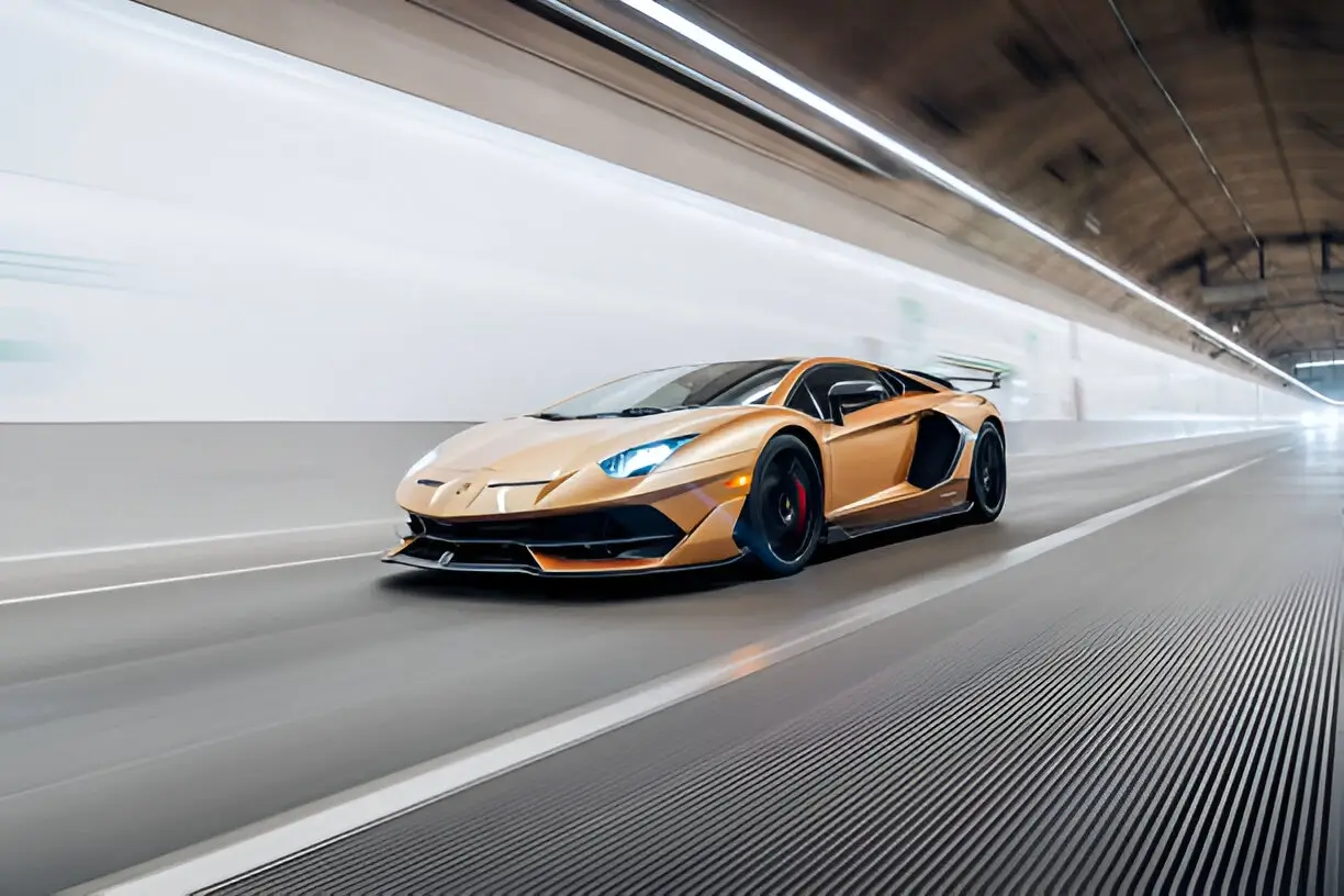 LAMBORGHINI-AVENTADOR